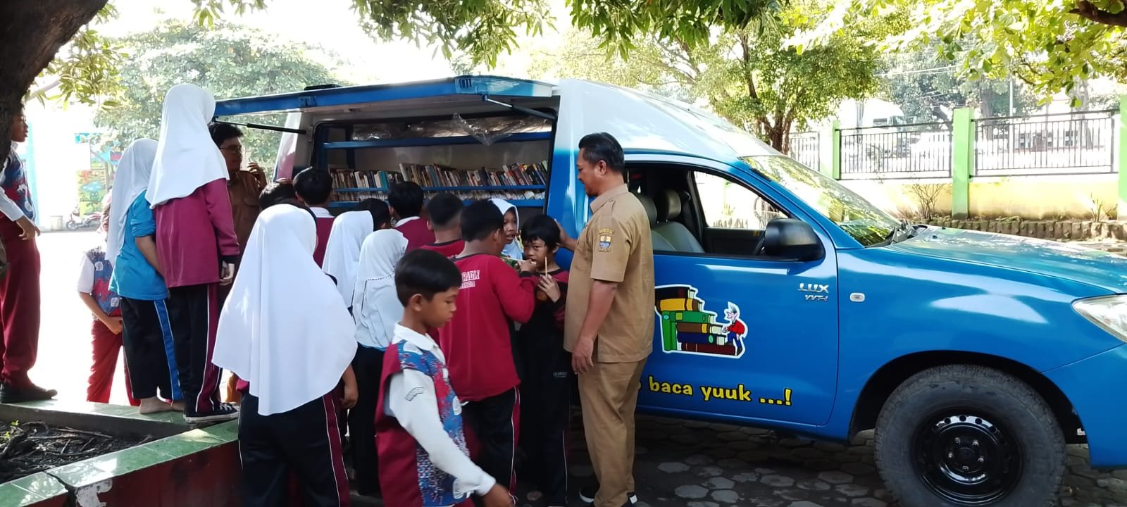 Perpustakaan Keliling hadir di SDN Sunyaragi 1 dan SDIT Bina Bangsa Kota Cirebon