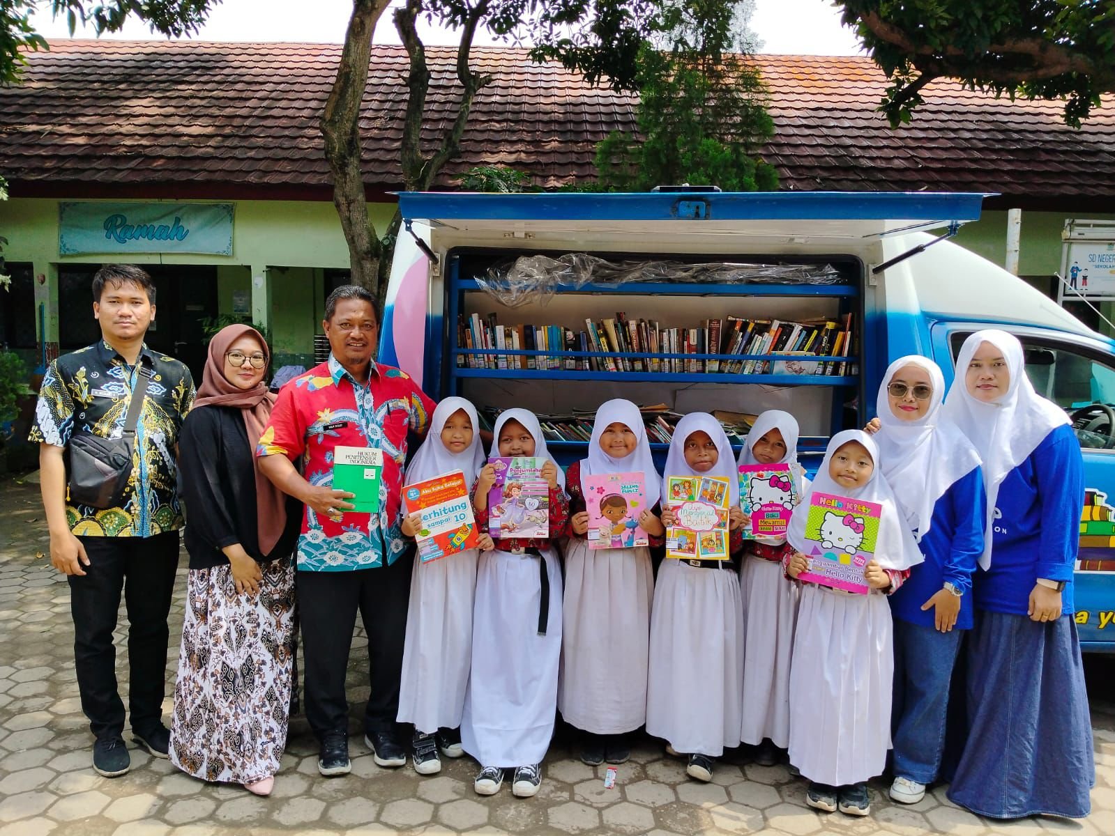 Kegiatan Perpustakaan Keliling di SDN Penggung 1 dan SDN Majasem 1