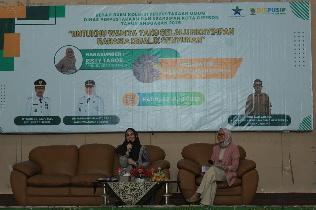Dinas Perpustakaan dan Kearsipan Kota Cirebon Gelar Bedah Buku Untukmu Wanita yang Selalu Menyimpan Rahasia di Balik Senyuman