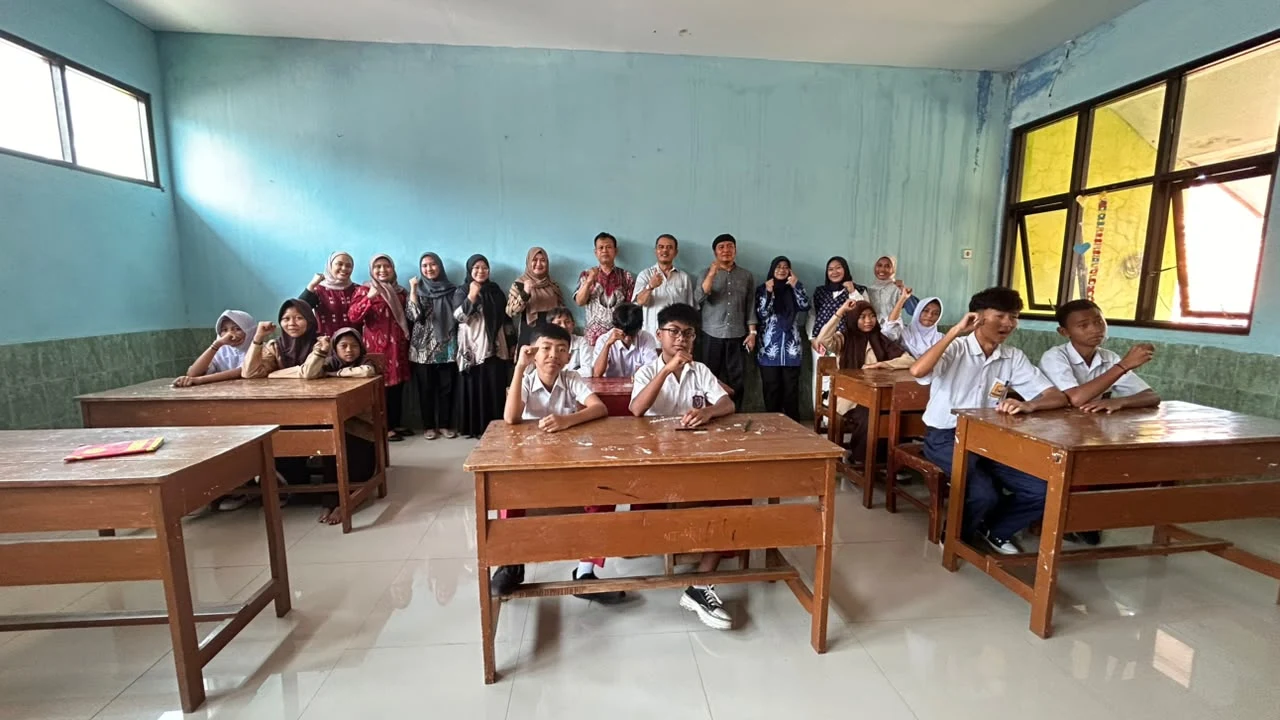 Deteksi Dini Kesehatan Siswa, Puskesmas Jagasatru Gelar Cek Kesehatan Gratis di SMP Budaya